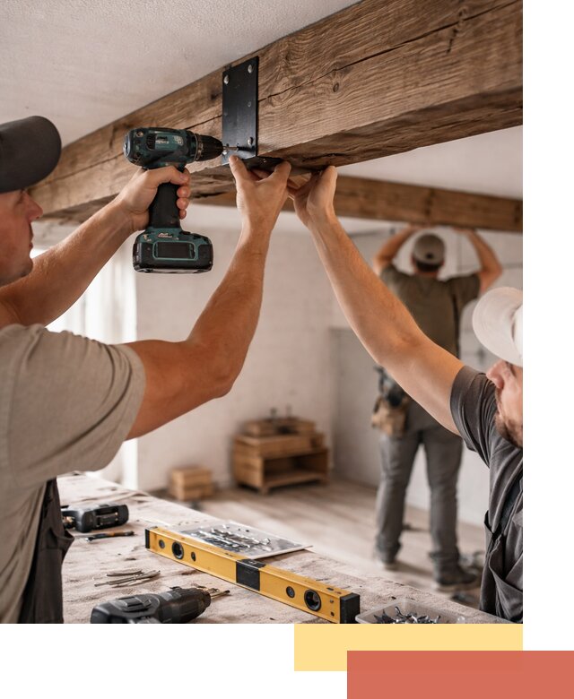 Монтаж декоративных потолочных балок в железнодорожном